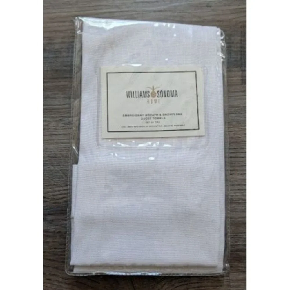 Williams Sonoma Wreath/Snowflake Embroidered 100% Linen Guest Towels Set of 2